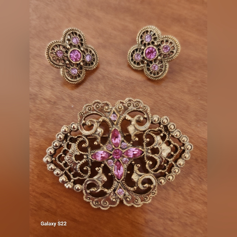 1928 Brand Gold-Tone Filigree Brooch and Earrings Set with Pink Stones - 1980s